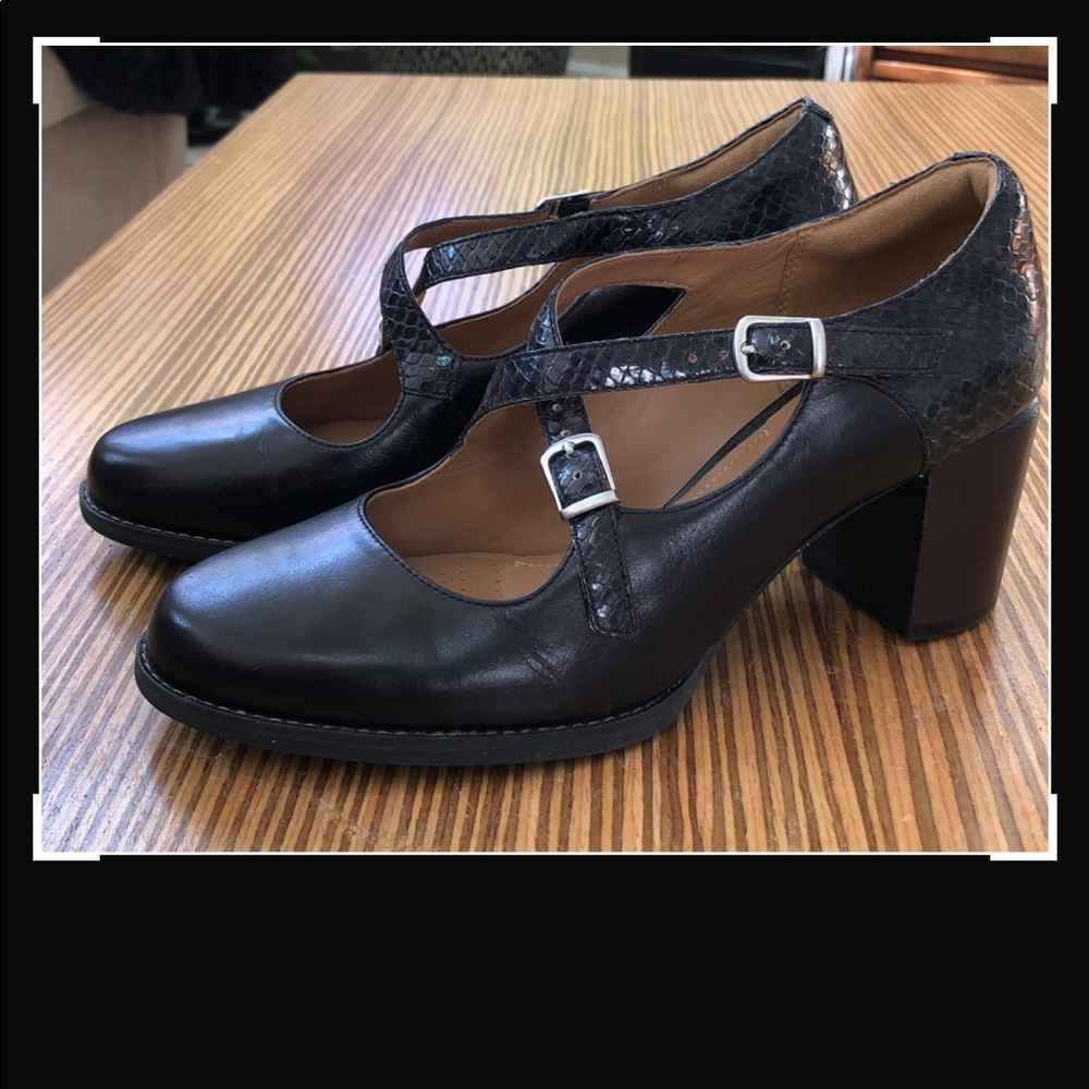 Clarks Artisan Black Snake Leather Straps Pumps